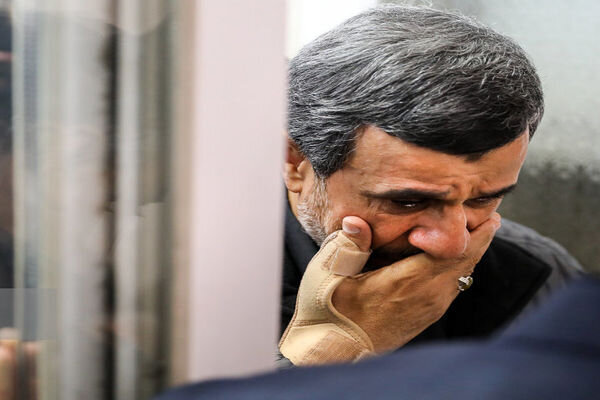 حضور احمدی‌نژاد بعد از مدت ها در بین مردم/ علت چه بود؟ + عکس