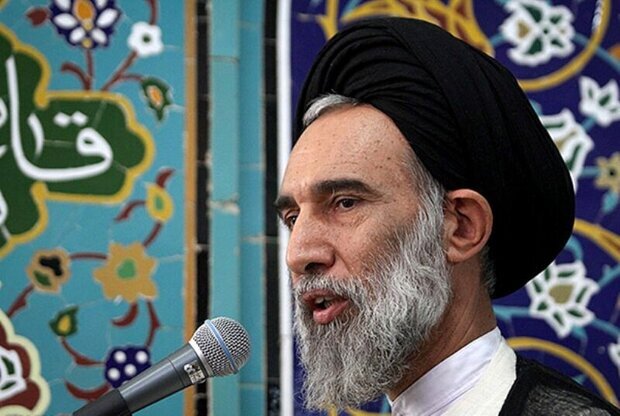 پیش بینی امام جمعه اصفهان: آمریکا محتاج اسلحه ایرانی می شود