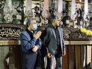 «محمود احمدی‌نژاد» در شب تاسوعا با مردم عکس گرفت / تصاویر