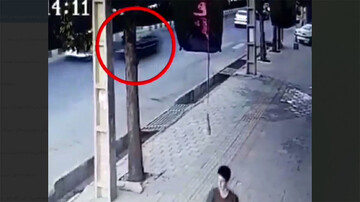 برخورد مرگبار خودروی شاسی بلند با عابرپیاده در ارومیه / فیلم