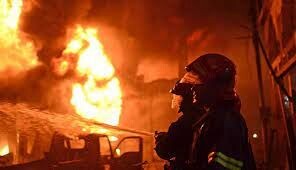 اطفای آتش سوزی وحشتناک کارخانه مبل پرند پس از ۸ ساعت / فیلم