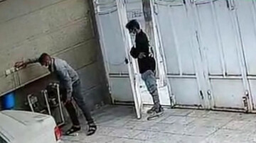 فیلم لو رفته از اقدام زشت دو پسر با یک دختر در حیاط خانه