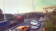 ویدیو هولناک از لحظه برخورد کامیون با قطار در چین + ترمز تریلی نگرفت!