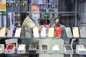 سرقت عجیب گوشی آیفون با ترفند زلزله + فروشندگان مراقب باشند! / فیلم