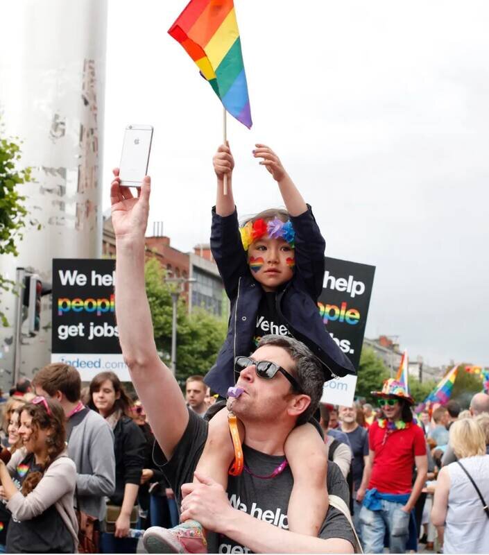 عمق فاجعه اجتماعی در آمریکا/ بلایی که زوج همجنسباز بر سر فرزندخواندههای خود آوردند+عکس و فیلم