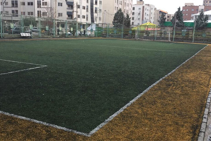 ادعای رئیس هیئت فوتبال یزد: زنان فوتبالیست‌ زمین‌های چمن را خراب می کنند! / فیلم