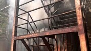 اطفای حریق آتش سوزی مهیب در خیابان ملت تهران / فیلم
