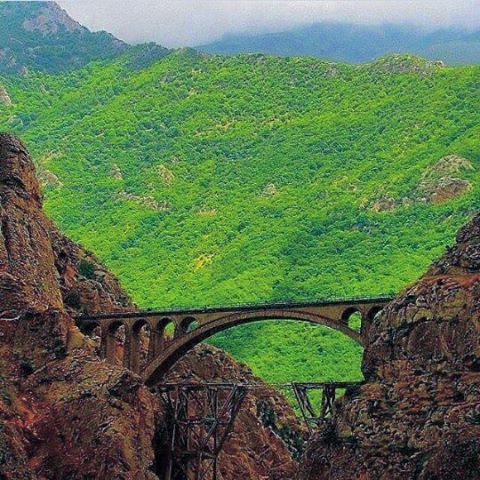 مرتفع‌ترین پل ثبت شده در گینس در ایران قرار دارد 