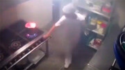 تصاویر هولناک از لحظه منفجر شدن َقابلمه روی گاز در آشپزخانه + فیلم