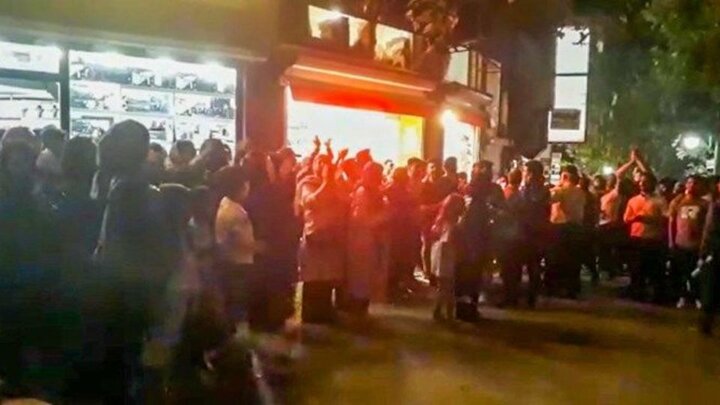 تجمع اعتراضی مردم همدان به دلیل قطعی آب + فیلم