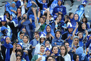 جیغ و شادی زنان در ورزشگاه آزادی پس از گل استقلال + فیلم