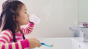 کودکان از چه سنی می توانند دهان شویه استفاده کنند؟ + فیلم