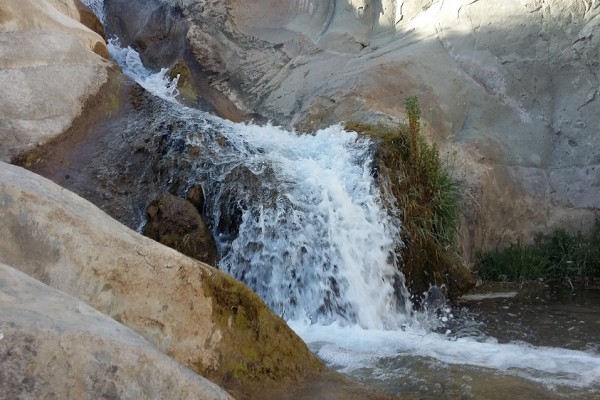 آبشاری با  ارتفاع ۲۵۰۰ متری از سطح دریا در کرمان