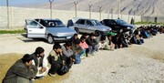 لحظه قاچاق اتباع افغان با خودروی سمند به خارج از کشور از محله جنت آباد تهران + فیلم