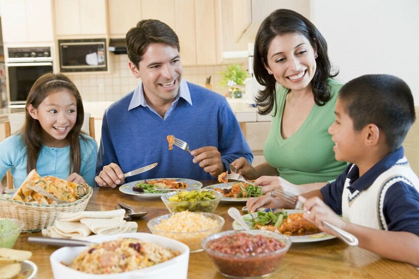 فایده باورنکردنی غذا خوردن با خانواده که همه نمیدانند!