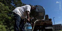 تصاویر عجیب از صف آب آشامیدنی در آمریکا + فیلم