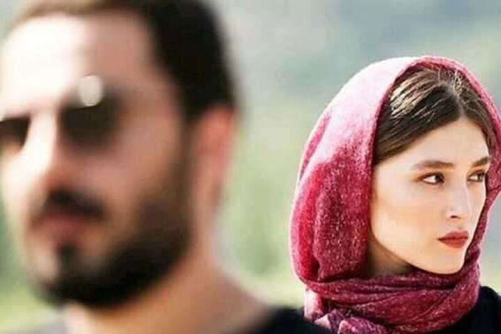 بغض و گریه همسر نوید محمدزاده هنگام تشویق شوهرش در جشنواره ونیز + تصاویر