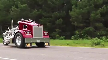 عجیب ترین وسیله نقلیه دنیا؛ ترکیب موتور و کامیون + فیلم
