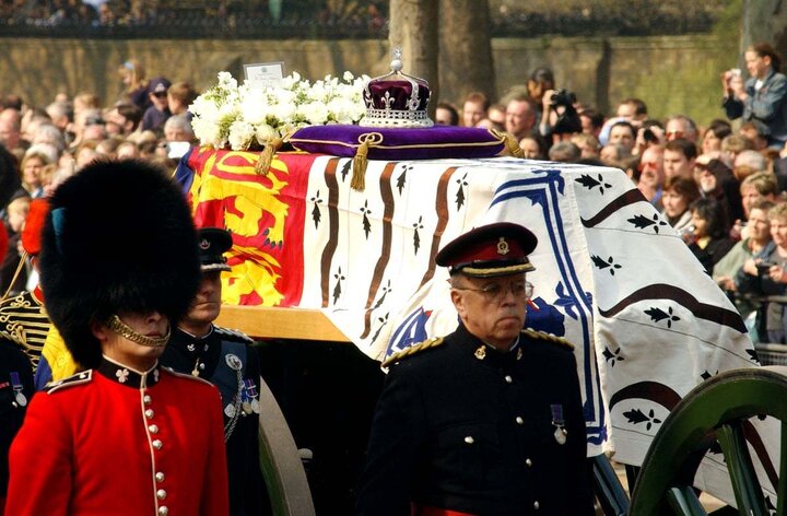 اعلام شرایط شرکت در مراسم خاکسپاری ملکه بریتانیا / بایدن هم باید سوار اتوبوس شود!