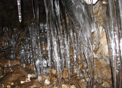 آیا به غار یخ مراد سفر کرده‌اید؟ 