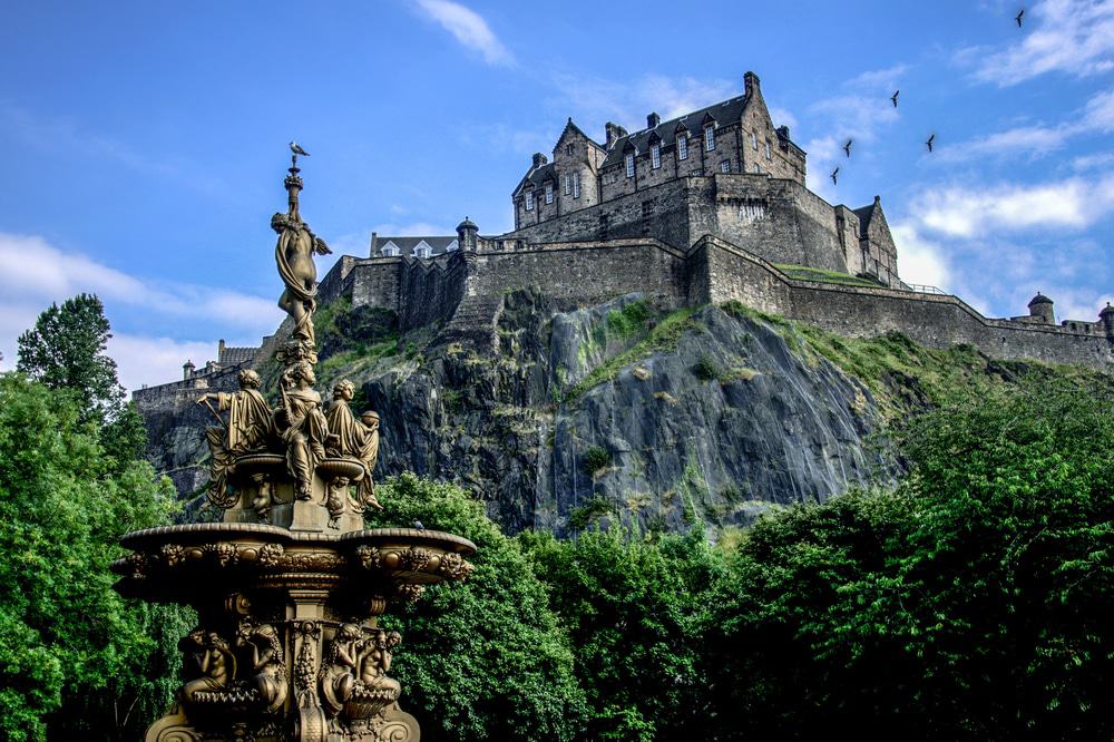 ۴ نمونه از زیباترین قلعه‌های قرون‌وسطایی جهان + عکس