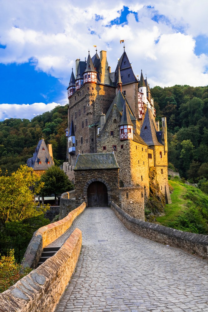 ۴ نمونه از زیباترین قلعه‌های قرون‌وسطایی جهان + عکس