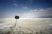 تصاویری تکان دهنده از وضعیت دریاچه ارومیه / فیلم