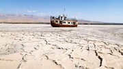 نفس دریاچه ارومیه به شماره افتاد / باقیمانده آب دریاچه سال آینده کاملا تبخیر می‌شود