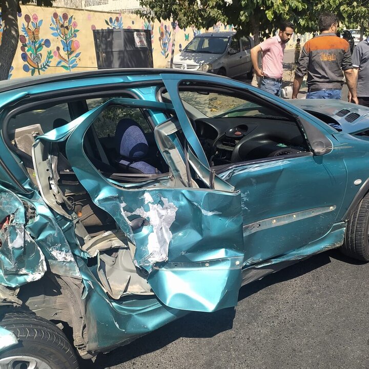 تصادف هولناک در بزرگراه اشرفی اصفهانی تهران / کامیون با ۱۱ خودرو برخورد کرد!
