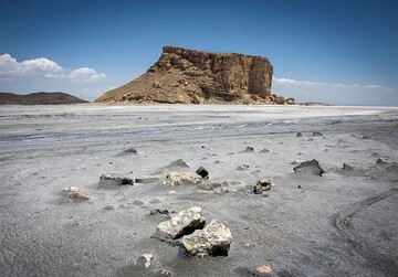 بحران جدی خشک شدن دریاچه ارومیه / ۹۰ درصد دریاچه بطور کامل خشک شده است!