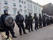 پلیس انگلیس ۱۲ نفر از تجمع کنندگان مقابل سفارت ایران را دستگیر کرد