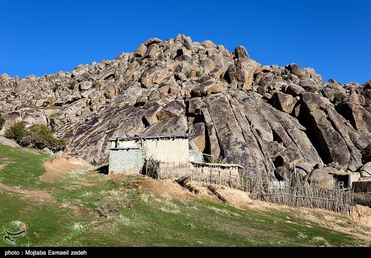روستایی با سنگ‌های گرانیتی در دل آذربایجان‌غربی 