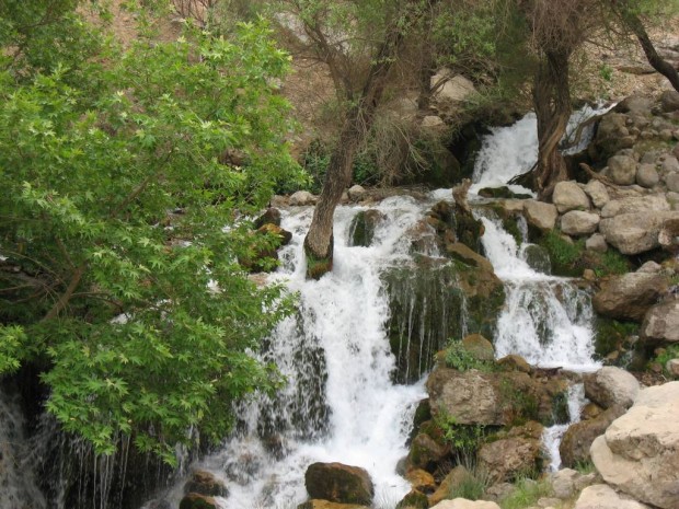 آبشاری با ارتفاع ۹۰ متر در دامنه‌های خوزستان