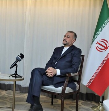 انتقال پیامهای آمریکا از طریق وزرای خارجه به ایران / امیرعبداللهیان: میز مذاکره را ترک نمی کنیم