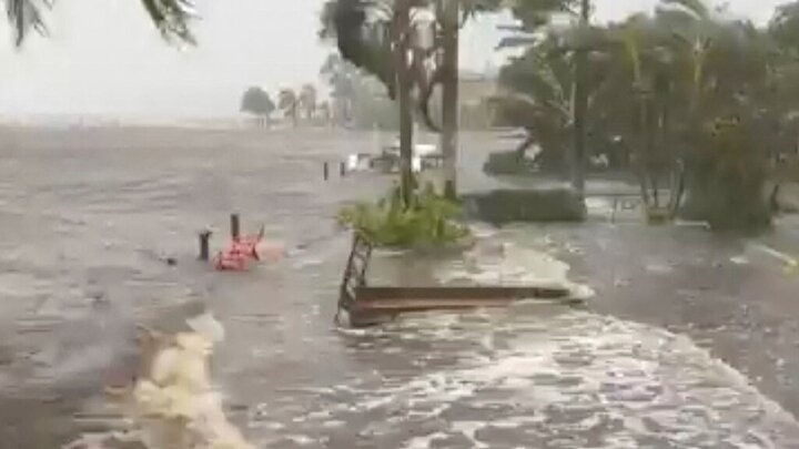تصاویری از تخریب قایق‌ها و خودروها در طوفان فلوریدا + فیلم