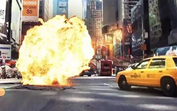 ویدیو هولناک از لحظه انفجار چاه فاضلاب خیابان زیر پای مرد میانسال