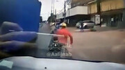 راننده خودرو شاسی بلند برای دستگیری دو خفتگیر موتورسوار آنها را زیر گرفت! + فیلم
