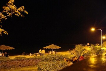 ساحل مرجان کیش در شب