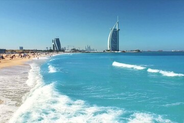 ساحلی با شن‌های طلایی در دبی