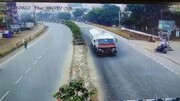 ویدیو دلخراش از زیر گرفتن موتورسیکلت توسط کامیون