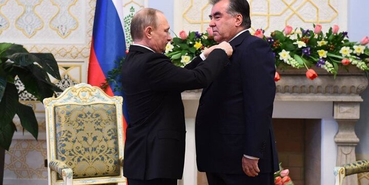  نشان لیاقت میهن‌پرستی روسیه در دستان رئیس‌جمهور تاجیکستان