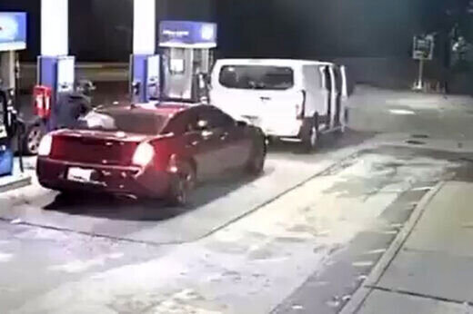 ویدیو دلخراش عبور خودرو از روی سر پسربچه بازیگوش در پمپ بنزین