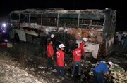 مرگ ۱۸ سیل‌زده پاکستانی بر اثر آتش‌سوزی اتوبوس
