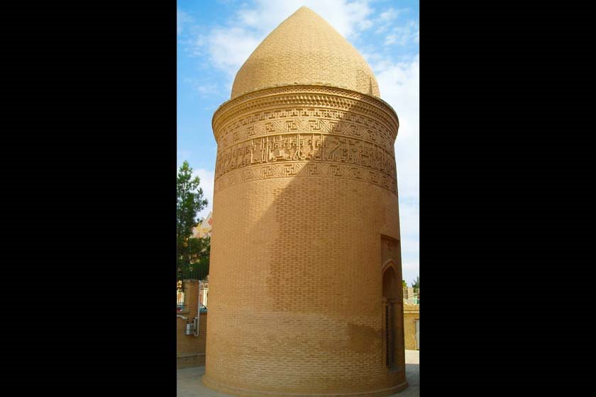 چهل‌دختر، برجی تاریخی در سمنان 
