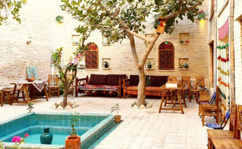 ماه سلطان ؛ اقامتگاهی سرسبز در قلب شیراز