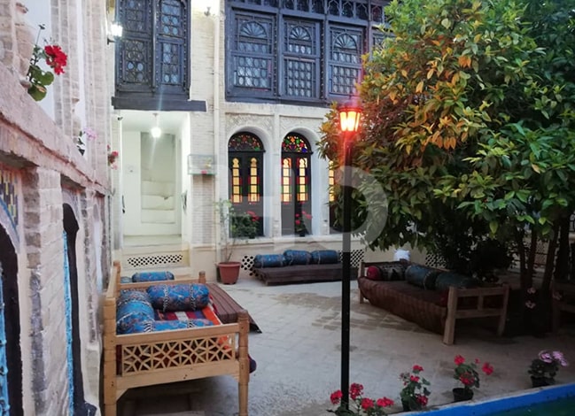 در سفر به شیراز اقامتگاه بومگردی عمارت قاجاریه را فراموش نکنید