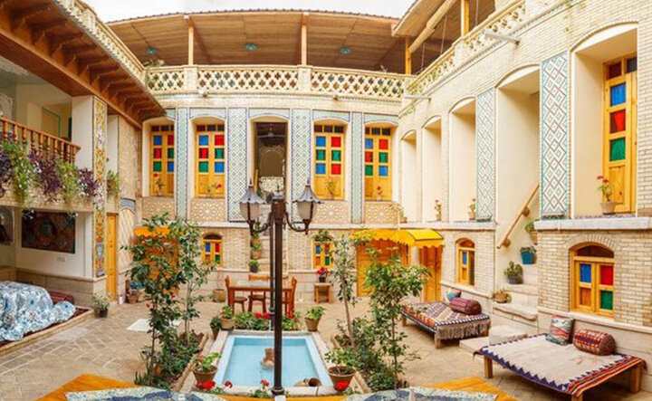 ماه سلطان ؛ اقامتگاهی سرسبز در قلب شیراز