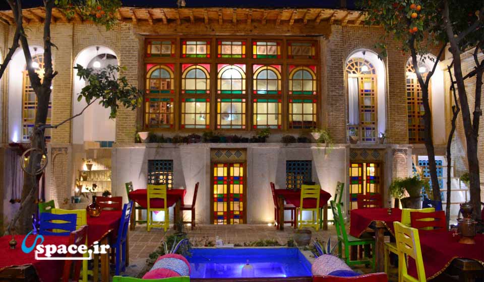 اقامتگاهی هفت‌رنگ در بافت قدیمی شیراز