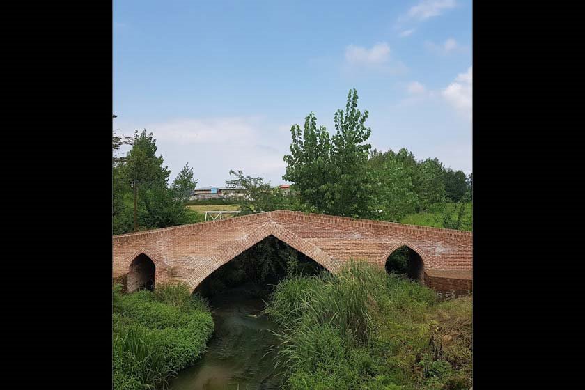 گوراب تولم ؛ پلی خشتی در صومعه‌سرا با قدمت قاجاری 