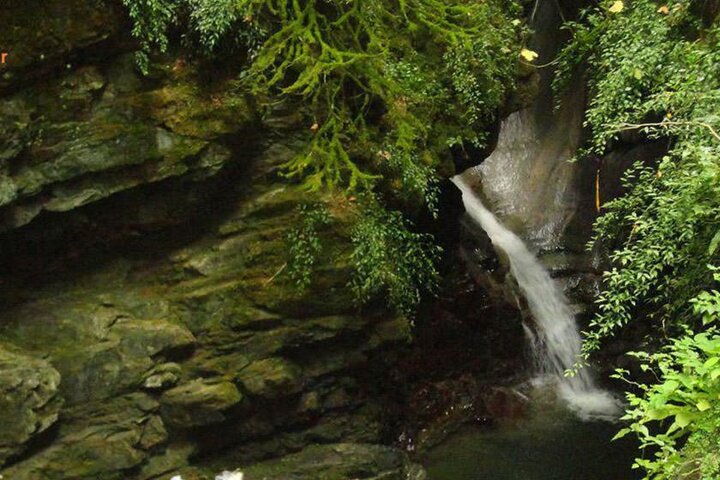 آبشاری با ارتفاع ۱۰ متر در قلب لنگرود